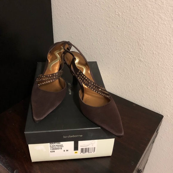 Liz Claiborne.  Size 6. Brown satin heels - Picture 5 of 7